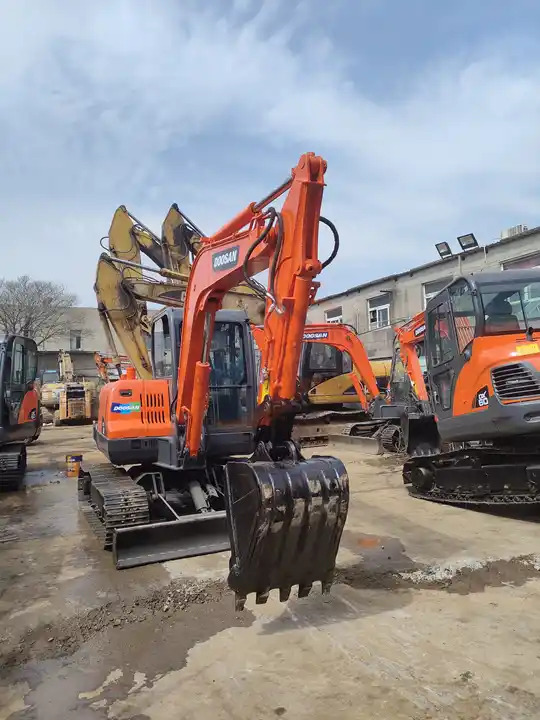 Dx60 Used Crawler Excavator Used Excavator For Sale High Quality ExcavatorDOOSAN DH 55DH55 H-frame - Bagger: das Bild 3 Dx60 Used Crawler Excavator Used Excavator For Sale High Quality ExcavatorDOOSAN DH 55DH55 H-frame - Bagger: das Bild 3