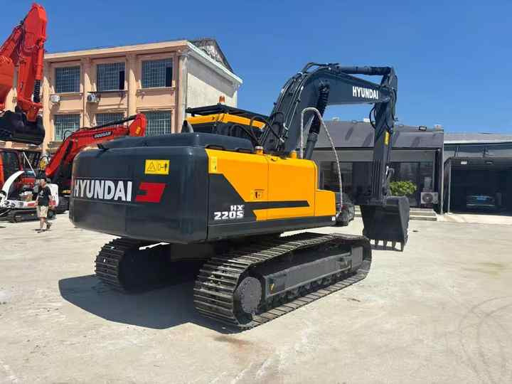 HYUNDAI 96% New HX220s Used Excavator, Korea 22 Ton HX210 HX225 HX 210 220 225 9S 22Ton Crawler Radio Digger Equipment Machine - Bagger: das Bild 3 HYUNDAI 96% New HX220s Used Excavator, Korea 22 Ton HX210 HX225 HX 210 220 225 9S 22Ton Crawler Radio Digger Equipment Machine - Bagger: das Bild 3