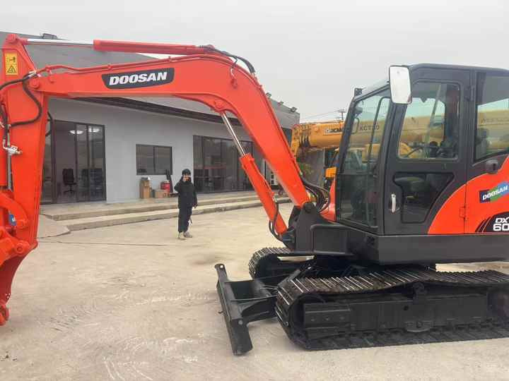 High Quality Hot Selling 6ton Second Hand Excavator Machine Mini Small Excavator DX60-9C Used Doosan Excavator for Sale DX60 - Bagger: das Bild 4 High Quality Hot Selling 6ton Second Hand Excavator Machine Mini Small Excavator DX60-9C Used Doosan Excavator for Sale DX60 - Bagger: das Bild 4