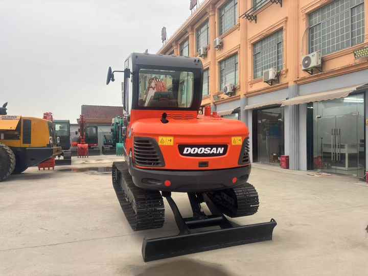 High Quality Hot Selling 6ton Second Hand Excavator Machine Mini Small Excavator DX60-9C Used Doosan Excavator for Sale DX60 - Bagger: das Bild 2 High Quality Hot Selling 6ton Second Hand Excavator Machine Mini Small Excavator DX60-9C Used Doosan Excavator for Sale DX60 - Bagger: das Bild 2