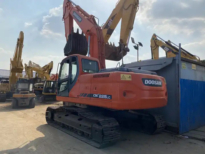 Korea Used Excavator 20ton Doosan Dx225 Dx220 Dx200 Hydraulic Crawler Second Hand Doosan 20ton 22ton Excavator - Bagger: das Bild 4 Korea Used Excavator 20ton Doosan Dx225 Dx220 Dx200 Hydraulic Crawler Second Hand Doosan 20ton 22ton Excavator - Bagger: das Bild 4