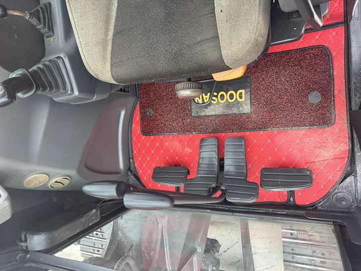 Original Top Sale High Performance Slightly Used Doosan Dx60 Dx75 Dx80 Tracked Excavator for Landscaping in Shanghai - Kettenbagger: das Bild 4 Original Top Sale High Performance Slightly Used Doosan Dx60 Dx75 Dx80 Tracked Excavator for Landscaping in Shanghai - Kettenbagger: das Bild 4