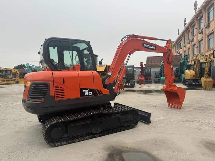 Original Top Sale High Performance Slightly Used Doosan Dx60 Dx75 Dx80 Tracked Excavator for Landscaping in Shanghai - Kettenbagger: das Bild 5 Original Top Sale High Performance Slightly Used Doosan Dx60 Dx75 Dx80 Tracked Excavator for Landscaping in Shanghai - Kettenbagger: das Bild 5