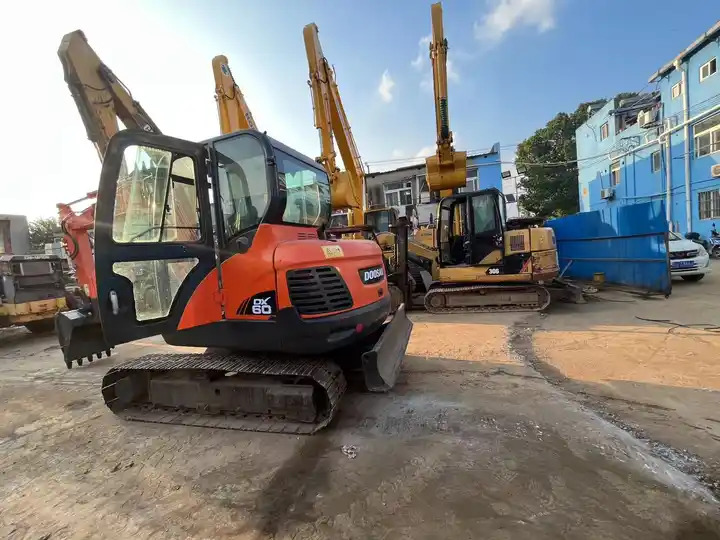 Original Top Sale High Performance Slightly Used Doosan Dx60 Tracked Excavator For Landscaping In Shanghai - Kettenbagger: das Bild 4 Original Top Sale High Performance Slightly Used Doosan Dx60 Tracked Excavator For Landscaping In Shanghai - Kettenbagger: das Bild 4