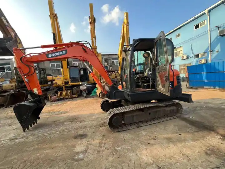Original Top Sale High Performance Slightly Used Doosan Dx60 Tracked Excavator For Landscaping In Shanghai - Kettenbagger: das Bild 3 Original Top Sale High Performance Slightly Used Doosan Dx60 Tracked Excavator For Landscaping In Shanghai - Kettenbagger: das Bild 3