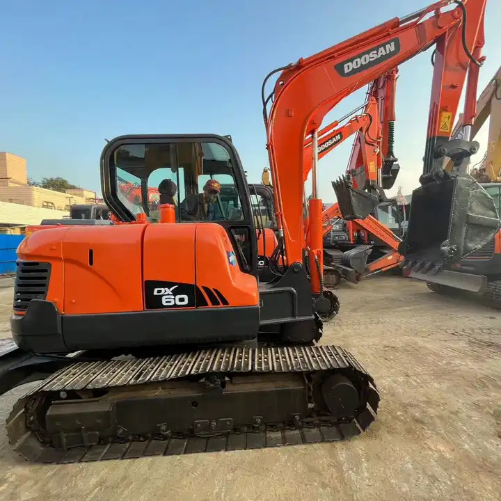 Original Top Sale High Performance Slightly Used Doosan Dx60 Tracked Excavator For Landscaping In Shanghai - Kettenbagger: das Bild 1 Original Top Sale High Performance Slightly Used Doosan Dx60 Tracked Excavator For Landscaping In Shanghai - Kettenbagger: das Bild 1