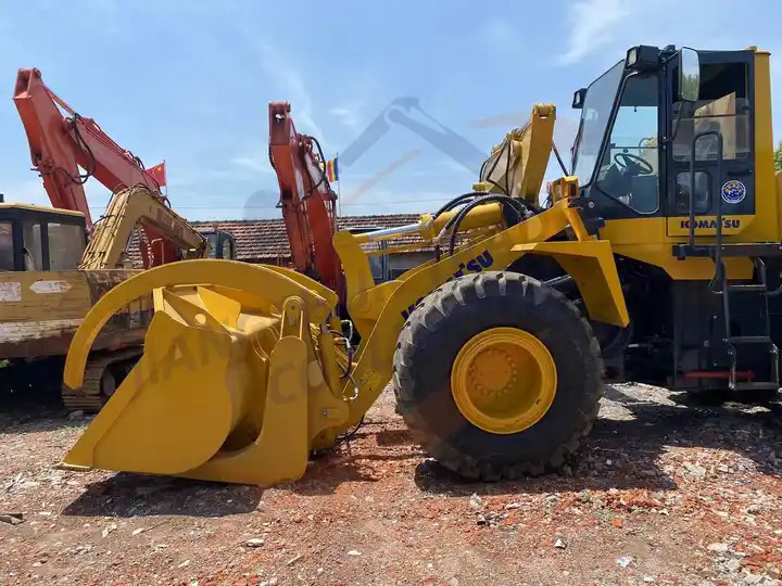 Second Hand Japan Made Komatsu Wa380-3 Front Loader Used Original Painting Komatsu Wa 380-3 in Stock for Sale - Radlader: das Bild 5 Second Hand Japan Made Komatsu Wa380-3 Front Loader Used Original Painting Komatsu Wa 380-3 in Stock for Sale - Radlader: das Bild 5