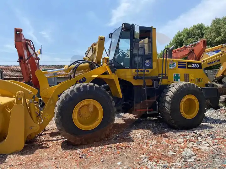 Second Hand Japan Made Komatsu Wa380-3 Front Loader Used Original Painting Komatsu Wa 380-3 in Stock for Sale - Radlader: das Bild 2 Second Hand Japan Made Komatsu Wa380-3 Front Loader Used Original Painting Komatsu Wa 380-3 in Stock for Sale - Radlader: das Bild 2