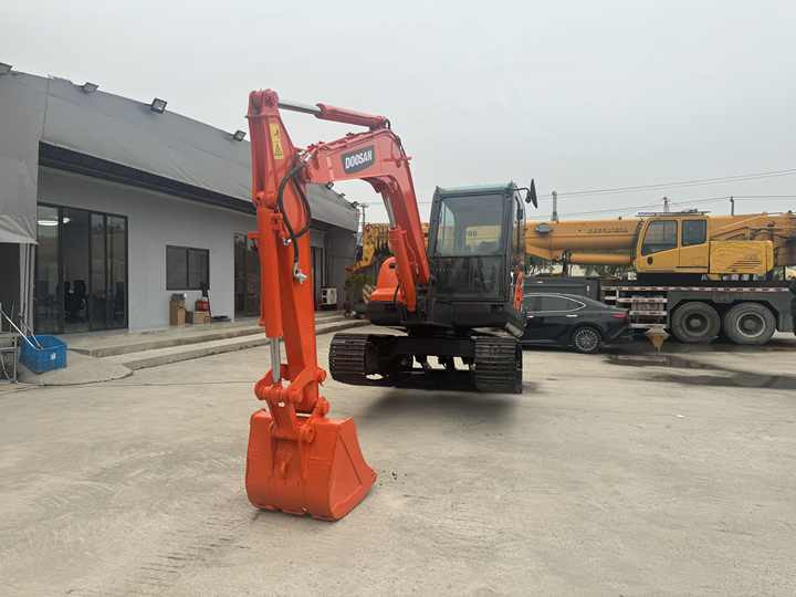 Top Grade in Stock Doosan DX60 Used 6 Ton Hydraulic Crawler Excavator Digger High Quality Factory Price Used 6 Ton - Kettenbagger: das Bild 5 Top Grade in Stock Doosan DX60 Used 6 Ton Hydraulic Crawler Excavator Digger High Quality Factory Price Used 6 Ton - Kettenbagger: das Bild 5