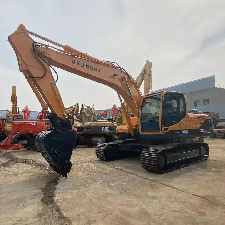 Bagger Used Hyundai 225 excavator /Hyundai 225 Korea  mini used excavator for sale Excavadoras de segunda mano: das Bild 1