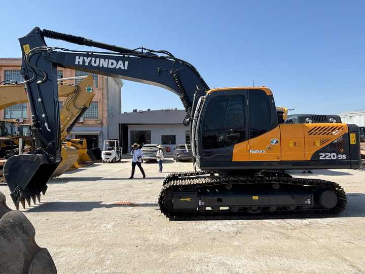 Used Original Korea Multifunction Crawler Excavator Hyundai HX220L High Efficiency Hyundai 225LC 220LC in Good Condition on Sale - Bagger: das Bild 5 Used Original Korea Multifunction Crawler Excavator Hyundai HX220L High Efficiency Hyundai 225LC 220LC in Good Condition on Sale - Bagger: das Bild 5