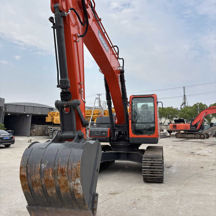 Used Original KoreaN Doosan DX225lca Excavator Doosan Excavators Engineering Machinery Doosan 22ton USED Excavadoras - Kettenbagger: das Bild 1 Used Original KoreaN Doosan DX225lca Excavator Doosan Excavators Engineering Machinery Doosan 22ton USED Excavadoras - Kettenbagger: das Bild 1