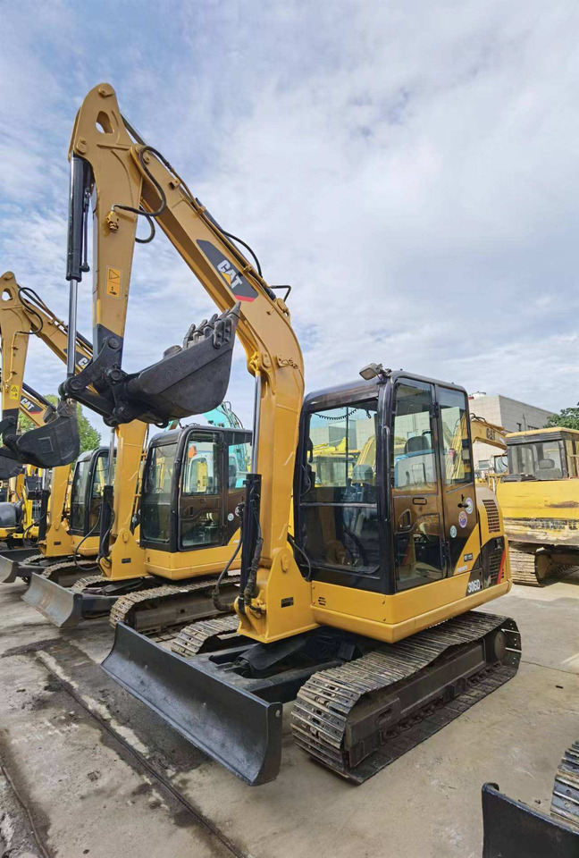 Used cat mini excavator 306D 302.5 6ton 2.5ton free shipping with mini excavator bucket - Kettenbagger: das Bild 5 Used cat mini excavator 306D 302.5 6ton 2.5ton free shipping with mini excavator bucket - Kettenbagger: das Bild 5