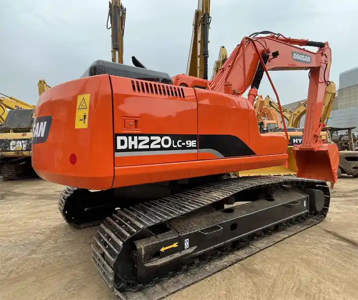 Used original Korea Doosan 20 ton excavator with cheap price and good condition DOOSAN Dx220LC-9e - Kettenbagger: das Bild 2 Used original Korea Doosan 20 ton excavator with cheap price and good condition DOOSAN Dx220LC-9e - Kettenbagger: das Bild 2