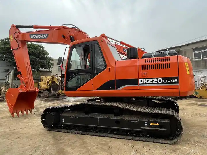 Used original Korea Doosan 20 ton excavator with cheap price and good condition DOOSAN Dx220LC-9e - Kettenbagger: das Bild 3 Used original Korea Doosan 20 ton excavator with cheap price and good condition DOOSAN Dx220LC-9e - Kettenbagger: das Bild 3