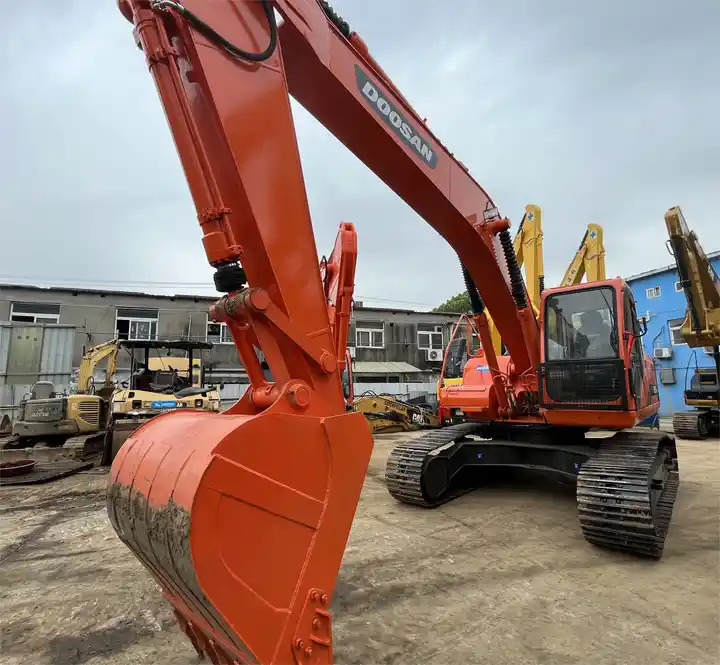 Used original Korea Doosan 20 ton excavator with cheap price and good condition DOOSAN Dx220LC-9e - Kettenbagger: das Bild 1 Used original Korea Doosan 20 ton excavator with cheap price and good condition DOOSAN Dx220LC-9e - Kettenbagger: das Bild 1