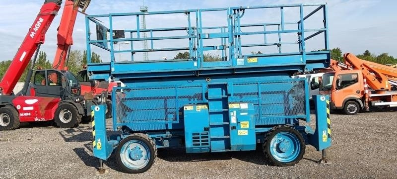Genie GS5390 - 18m - 4x4 - Diesel - Scherenbühne: das Bild 4 Genie GS5390 - 18m - 4x4 - Diesel - Scherenbühne: das Bild 4