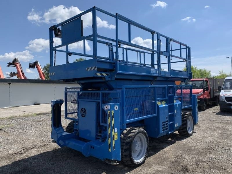 Genie GS5390 - 18m - 4x4 - Diesel - Scherenbühne: das Bild 2 Genie GS5390 - 18m - 4x4 - Diesel - Scherenbühne: das Bild 2