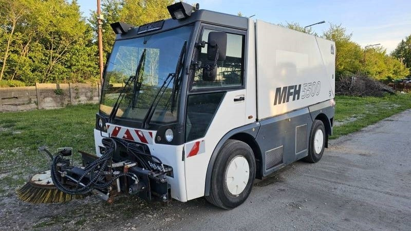 Mfh 5500 sweeper - with air conditionier - Kehrmaschine: das Bild 2 Mfh 5500 sweeper - with air conditionier - Kehrmaschine: das Bild 2