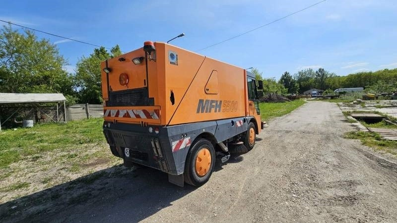 Mfh 5500 sweeper - with air conditionier - Kehrmaschine: das Bild 3 Mfh 5500 sweeper - with air conditionier - Kehrmaschine: das Bild 3