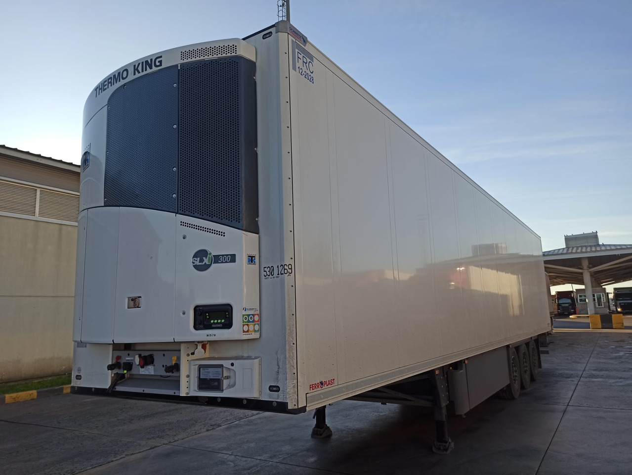SCHMITZ CARGOBULL ThermoKing SKO 24/L - 13.4 FP COOL V7 FP 60 SMART - Kühlkoffer Auflieger: das Bild 1 SCHMITZ CARGOBULL ThermoKing SKO 24/L - 13.4 FP COOL V7 FP 60 SMART - Kühlkoffer Auflieger: das Bild 1