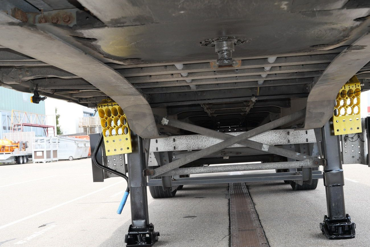 Planenauflieger Schmitz Cargobull SCS 24/ LBW 2000 kg / RUNGENTASCHEN / HUBDACH: das Bild 9