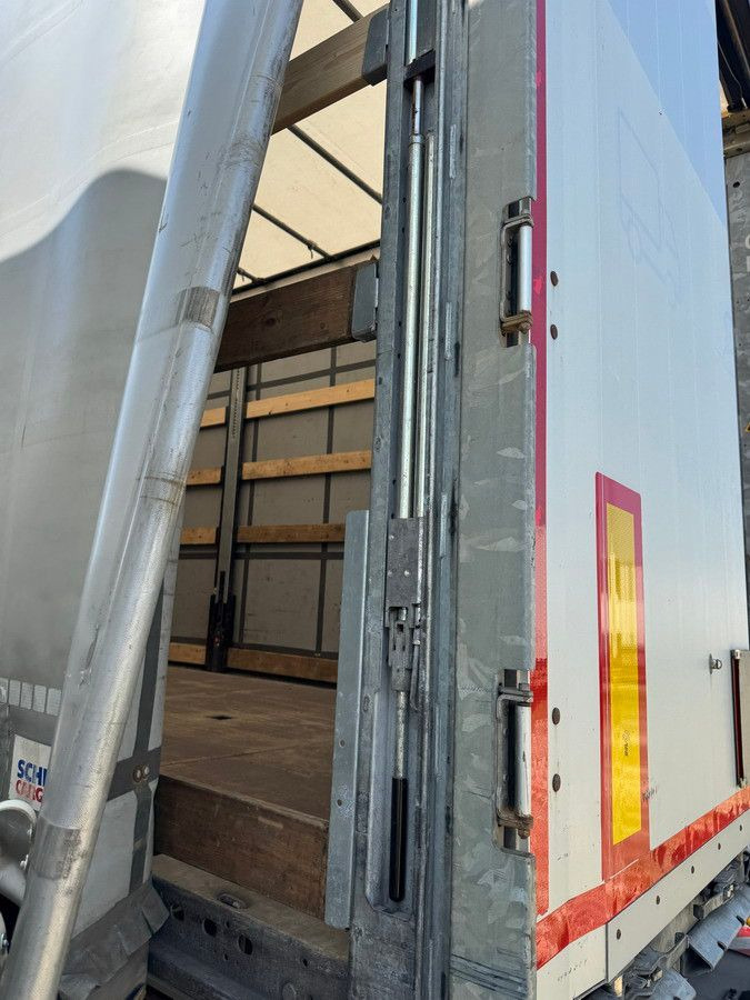 Planenauflieger Schmitz Cargobull SCS 24/ LBW 2000 kg / RUNGENTASCHEN / HUBDACH: das Bild 28