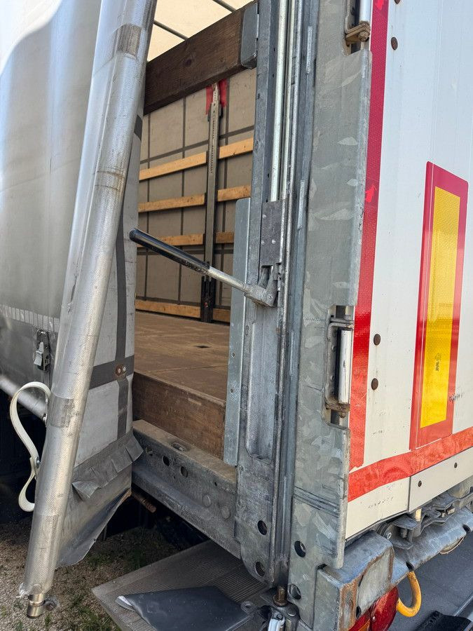 Planenauflieger Schmitz Cargobull SCS 24/ LBW 2000 kg / RUNGENTASCHEN / HUBDACH: das Bild 29