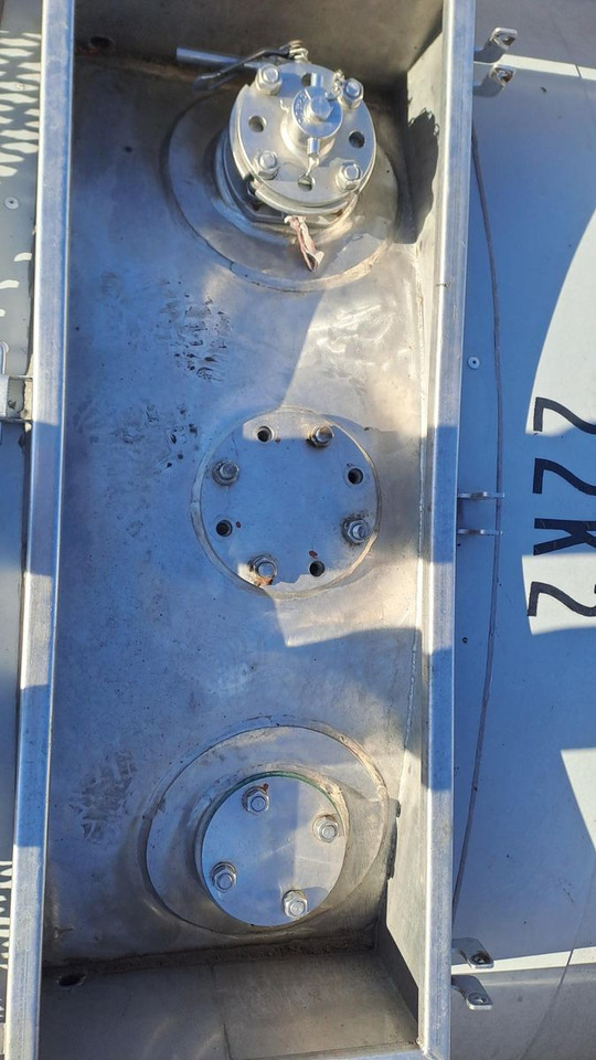 Tankauflieger 24.000 Liter  V4A  Vollrahmen  2 xLaufsteg: das Bild 8