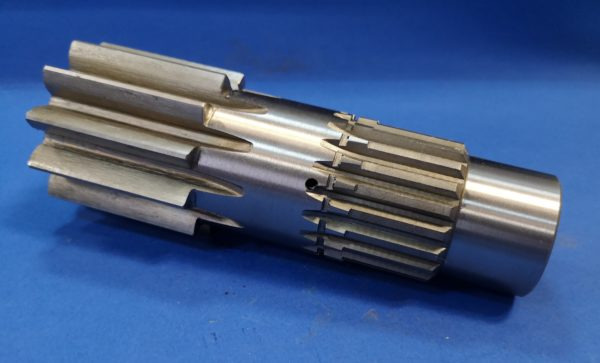 010300A / 0799503 – 0011 Swing Motor Shaft – Hanix H15,Hitachi ZX16, Hitachi ZX18-3 - Schwenkmotor für Baumaschine: das Bild 1 010300A / 0799503 – 0011 Swing Motor Shaft – Hanix H15,Hitachi ZX16, Hitachi ZX18-3 - Schwenkmotor für Baumaschine: das Bild 1