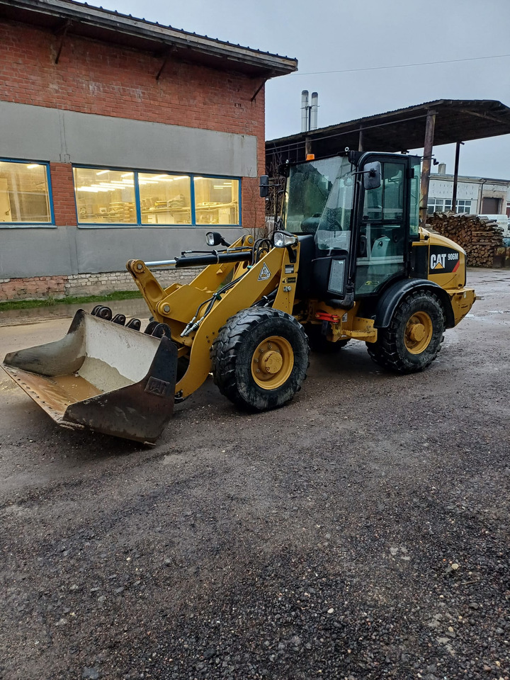 CATERPILLAR 906M - Baggerlader: das Bild 2 CATERPILLAR 906M - Baggerlader: das Bild 2