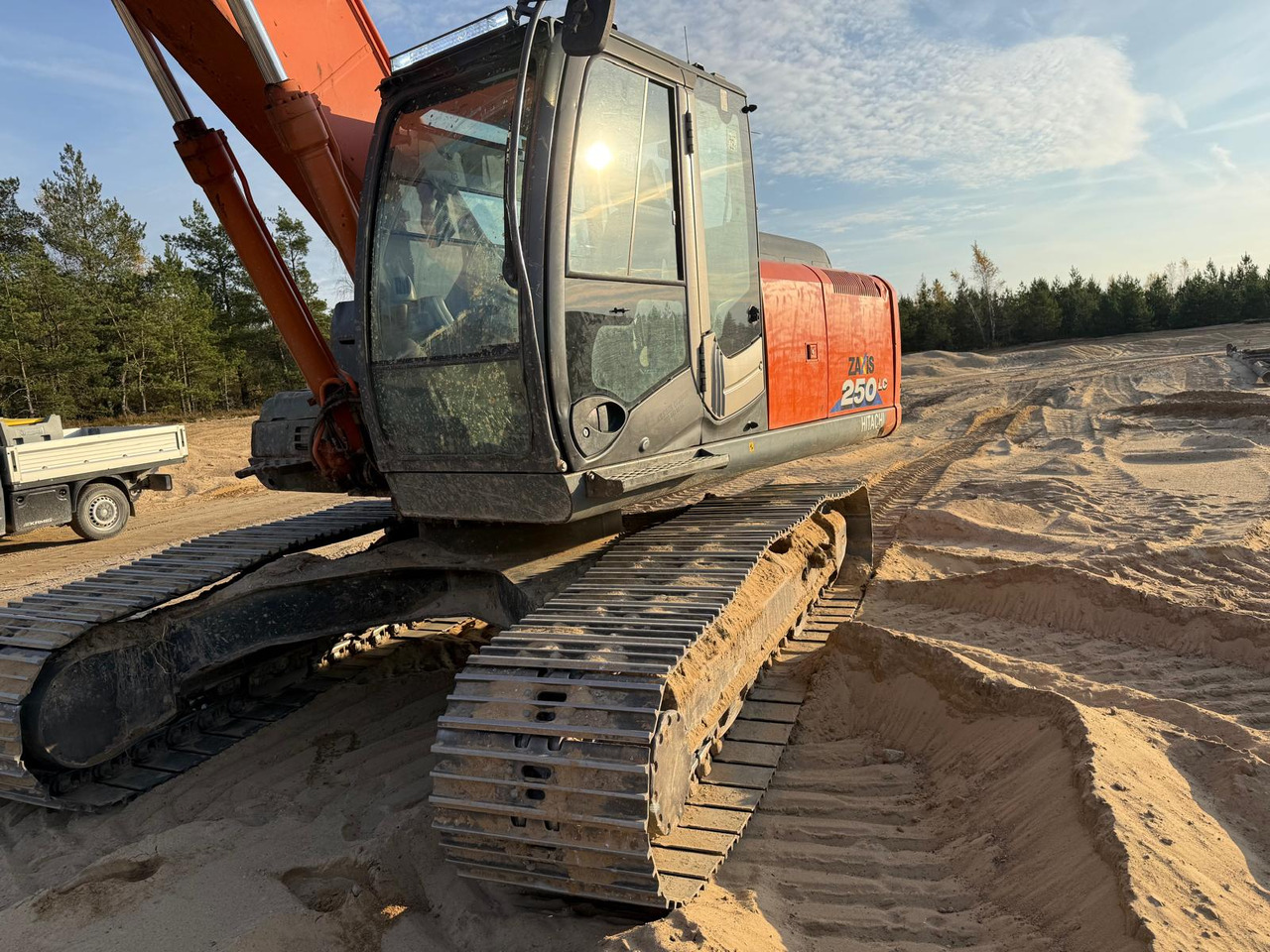 HITACHI ZX250LC-3 - Kettenbagger: das Bild 1 HITACHI ZX250LC-3 - Kettenbagger: das Bild 1