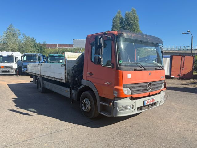 Mercedes-Benz Atego 1223 mit Kran MKG HLK 76 - Pritsche LKW, Autokran: das Bild 2 Mercedes-Benz Atego 1223 mit Kran MKG HLK 76 - Pritsche LKW, Autokran: das Bild 2