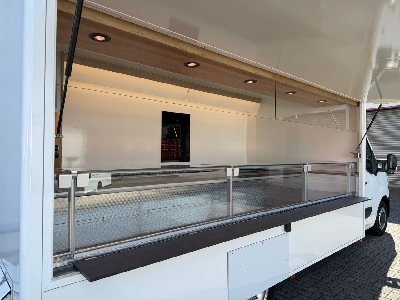 Renault ESSELMANN Verkaufsmobil - Verkaufsfahrzeug: das Bild 4 Renault ESSELMANN Verkaufsmobil - Verkaufsfahrzeug: das Bild 4