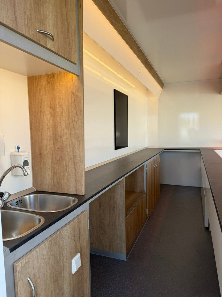 Renault ESSELMANN Verkaufsmobil - Verkaufsfahrzeug: das Bild 5 Renault ESSELMANN Verkaufsmobil - Verkaufsfahrzeug: das Bild 5