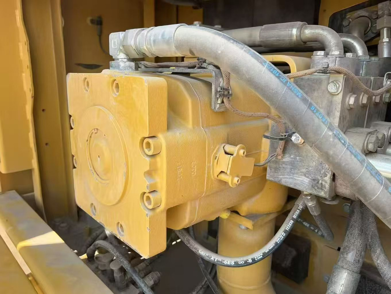 CAT 390F - Kettenbagger: das Bild 2 CAT 390F - Kettenbagger: das Bild 2