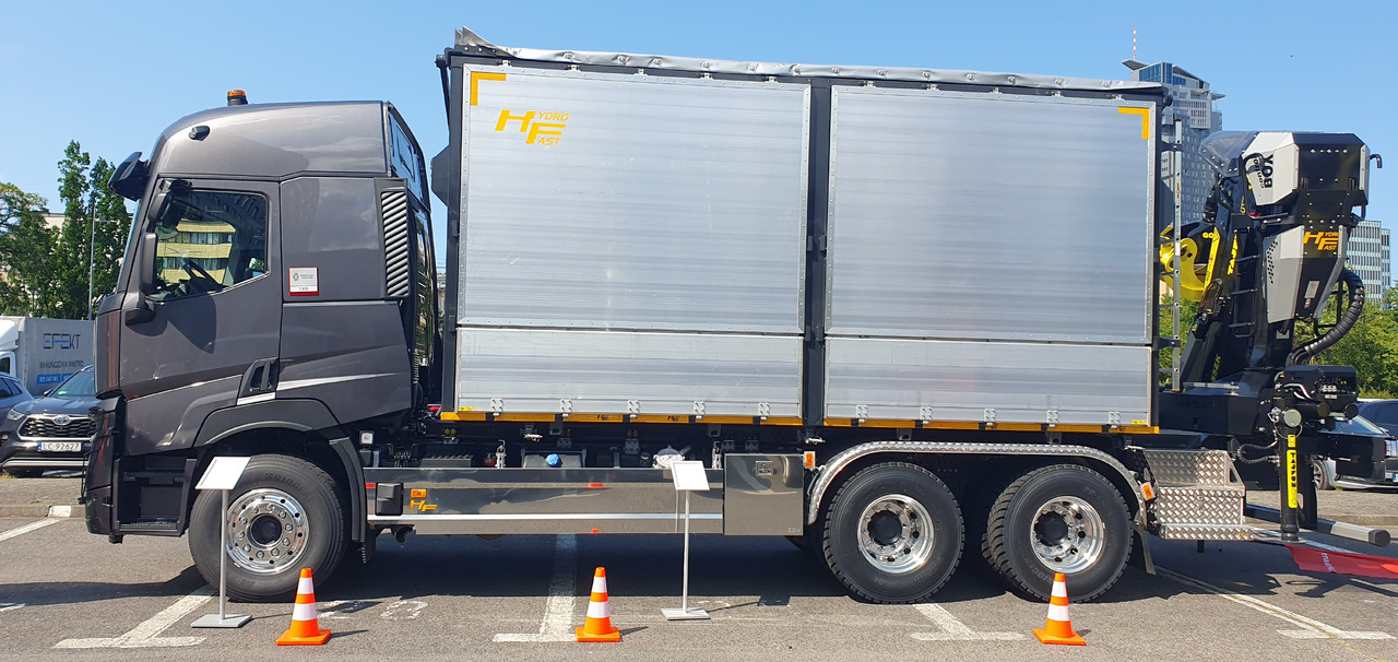 RENAULT TRUCKS CP6x4 Renault zabudowa do biomasy z żyurawiem Tajfun L155ZK/ Renault Biomass body with crane Tajfun L155ZK/ Renault Biomasse-Aufbau mit Kran Tajfun L155ZK - Holztransporter: das Bild 2 RENAULT TRUCKS CP6x4 Renault zabudowa do biomasy z żyurawiem Tajfun L155ZK/ Renault Biomass body with crane Tajfun L155ZK/ Renault Biomasse-Aufbau mit Kran Tajfun L155ZK - Holztransporter: das Bild 2
