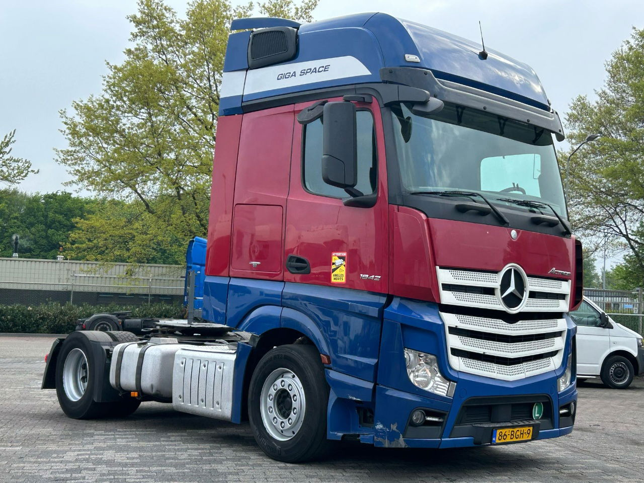 Mercedes-Benz Actros Euro 6 / BJ. 2015 / APK - Sattelzugmaschine: das Bild 2 Mercedes-Benz Actros Euro 6 / BJ. 2015 / APK - Sattelzugmaschine: das Bild 2