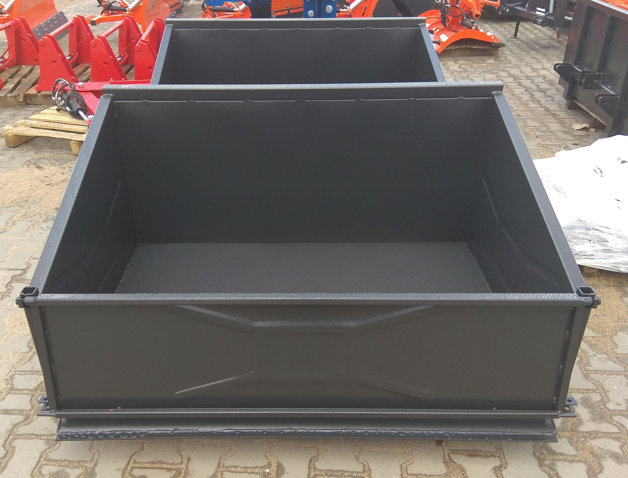 Metal-Technik Heckschaufel / Transport box / Caisse de transport / Skrzynia 2 m - Anbauteil für Landmaschine: das Bild 5 Metal-Technik Heckschaufel / Transport box / Caisse de transport / Skrzynia 2 m - Anbauteil für Landmaschine: das Bild 5