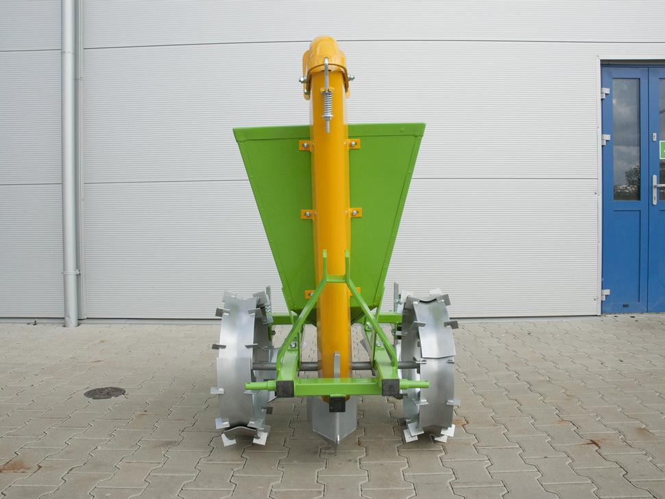 Bomet Kartoffelpflanzmaschine / Potato planter / Planteuse de pomme de terre / Piantapatate / Sadzarka ziemniaków - Kartoffellegemaschine: das Bild 1 Bomet Kartoffelpflanzmaschine / Potato planter / Planteuse de pomme de terre / Piantapatate / Sadzarka ziemniaków - Kartoffellegemaschine: das Bild 1