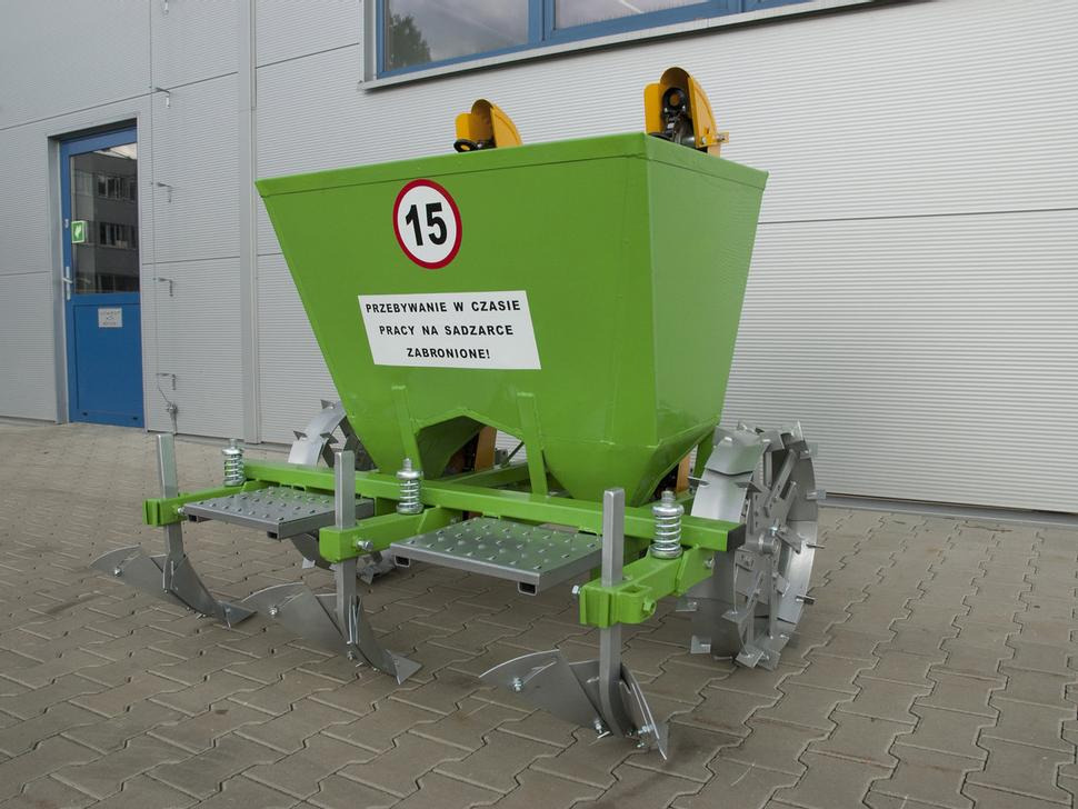 Bomet Kartoffelpflanzmaschine / Potato planter / Planteuse de pomme de terre / Piantapatate / Sadzarka ziemniaków - Kartoffellegemaschine: das Bild 2 Bomet Kartoffelpflanzmaschine / Potato planter / Planteuse de pomme de terre / Piantapatate / Sadzarka ziemniaków - Kartoffellegemaschine: das Bild 2