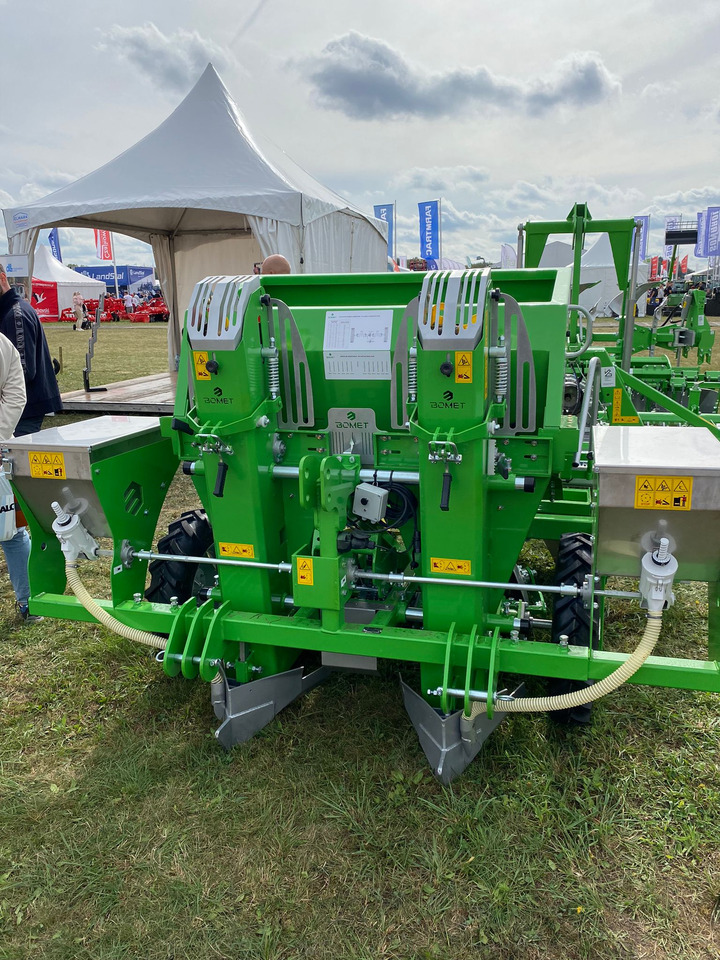 Bomet Kartoffelpflanzmaschine / Potato planter / Planteuse de pomme de terre / Piantapatate / Sadzarka ziemniaków - Kartoffellegemaschine: das Bild 1 Bomet Kartoffelpflanzmaschine / Potato planter / Planteuse de pomme de terre / Piantapatate / Sadzarka ziemniaków - Kartoffellegemaschine: das Bild 1