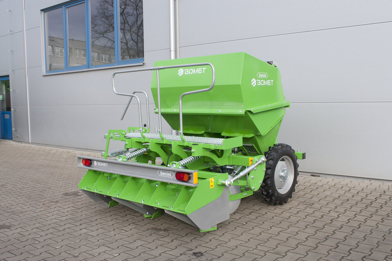 Bomet Kartoffelpflanzmaschine / Potato planter / Planteuse de pomme de terre / Piantapatate / Sadzarka ziemniaków - Kartoffellegemaschine: das Bild 3 Bomet Kartoffelpflanzmaschine / Potato planter / Planteuse de pomme de terre / Piantapatate / Sadzarka ziemniaków - Kartoffellegemaschine: das Bild 3