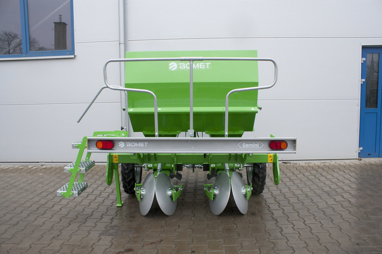 Bomet Kartoffelpflanzmaschine / Potato planter / Planteuse de pomme de terre / Piantapatate / Sadzarka ziemniaków - Kartoffellegemaschine: das Bild 5 Bomet Kartoffelpflanzmaschine / Potato planter / Planteuse de pomme de terre / Piantapatate / Sadzarka ziemniaków - Kartoffellegemaschine: das Bild 5