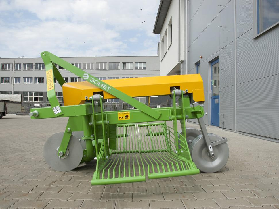 Bomet Siebkettenroder / Potato digger / Arracheuse de pomme de terre / Scavapatate / Однорядная картофельная копалка / Kopaczka do ziemniaków Ursa Z655 - Kartoffelroder: das Bild 3 Bomet Siebkettenroder / Potato digger / Arracheuse de pomme de terre / Scavapatate / Однорядная картофельная копалка / Kopaczka do ziemniaków Ursa Z655 - Kartoffelroder: das Bild 3