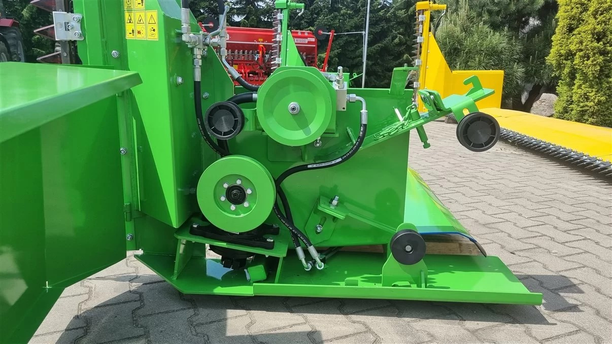 Lupus Rapsvorsatz / Rape cutter / Barre de coupe à colza / Mesa de colza / Tavolo da colza / Рапсовый стол / Stół do rzepaku 6 m - Maschine für Rapsernte: das Bild 3 Lupus Rapsvorsatz / Rape cutter / Barre de coupe à colza / Mesa de colza / Tavolo da colza / Рапсовый стол / Stół do rzepaku 6 m - Maschine für Rapsernte: das Bild 3