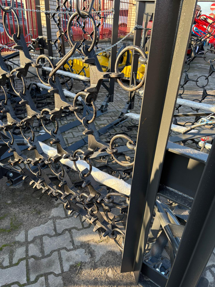 METAL-TECHNIK Wiesenegge / Meadow harrow / Herse de prairie / Strigliatrice / Полевая волокуша / Włóka łąkowa 4 m - Wiesenschleppe: das Bild 3 METAL-TECHNIK Wiesenegge / Meadow harrow / Herse de prairie / Strigliatrice / Полевая волокуша / Włóka łąkowa 4 m - Wiesenschleppe: das Bild 3