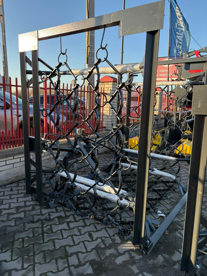 Metal-Technik Wiesenegge / Meadow harrow / Herse de prairie / Strigliatrice / Lanza de prado / Полевая волокуша / Włóka łąkowa 6 m - Wiesenschleppe: das Bild 1 Metal-Technik Wiesenegge / Meadow harrow / Herse de prairie / Strigliatrice / Lanza de prado / Полевая волокуша / Włóka łąkowa 6 m - Wiesenschleppe: das Bild 1