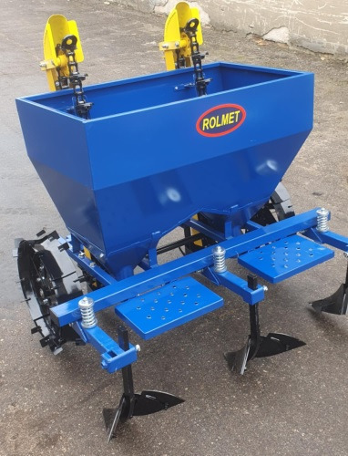 ROLMET Kartoffelpflanzmaschine / Potato planter / Planteuse de pomme de terre / Piantapatate / Sadzarka ziemniaków - Kartoffellegemaschine: das Bild 1 ROLMET Kartoffelpflanzmaschine / Potato planter / Planteuse de pomme de terre / Piantapatate / Sadzarka ziemniaków - Kartoffellegemaschine: das Bild 1