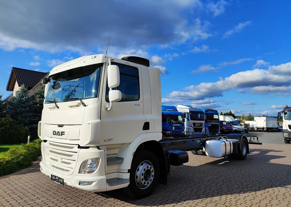 DAF CF 300 4X2 18T EURO 6 SILNIK 11L RAMA DO ZABUDOWY 176 TYS KM - Fahrgestell LKW: das Bild 1 DAF CF 300 4X2 18T EURO 6 SILNIK 11L RAMA DO ZABUDOWY 176 TYS KM - Fahrgestell LKW: das Bild 1